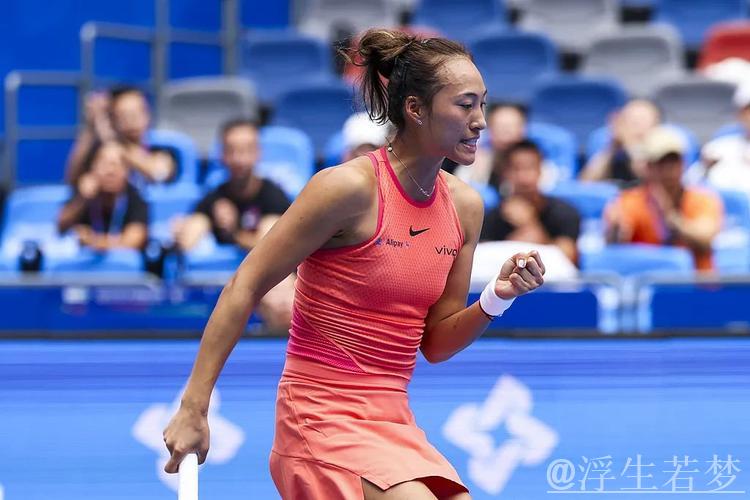 郑钦文逆转梅尔滕斯 挺进WTA500查尔斯顿站八强