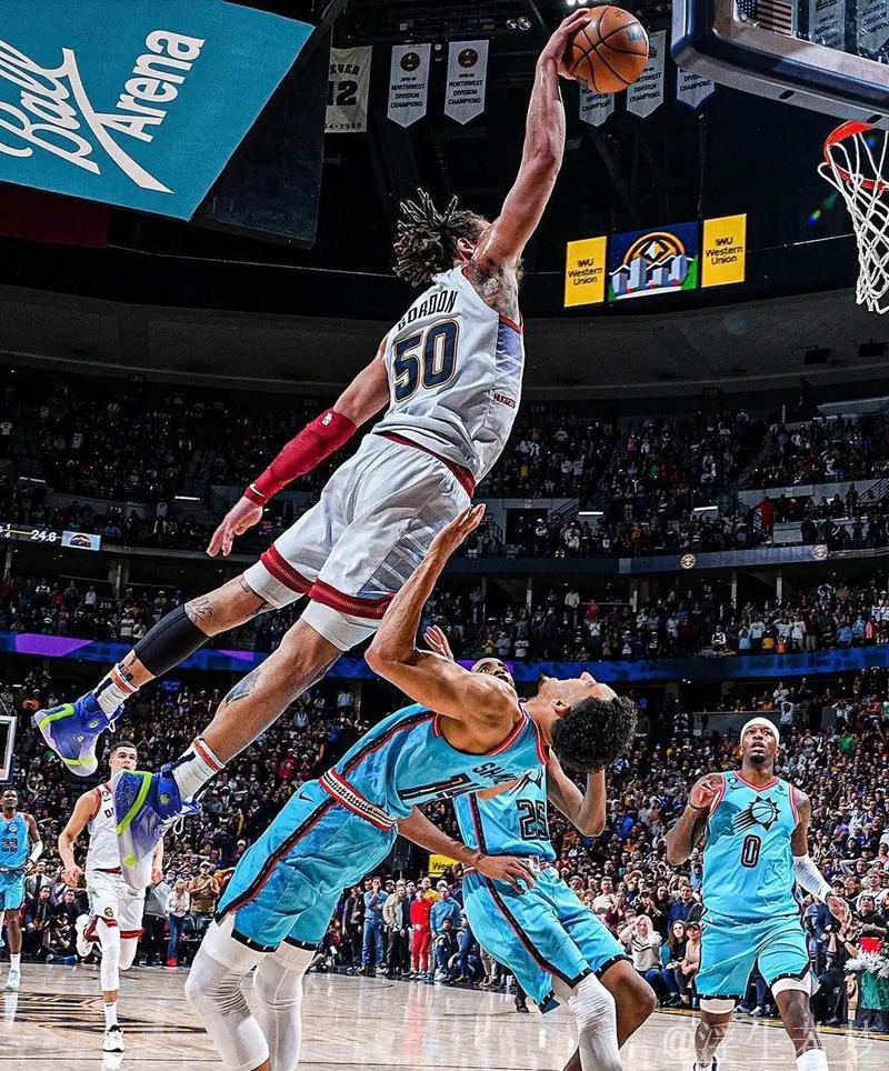 约基奇妙传内线 戈登转身展飞天暴扣